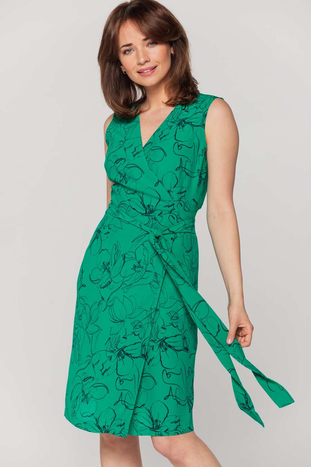 Kopertowa zielona sukienka bez rękawów od Bialcon