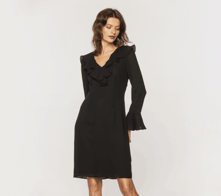 Wizualizacja kobiety w czarnej sukience z falbanami przy dekolcie