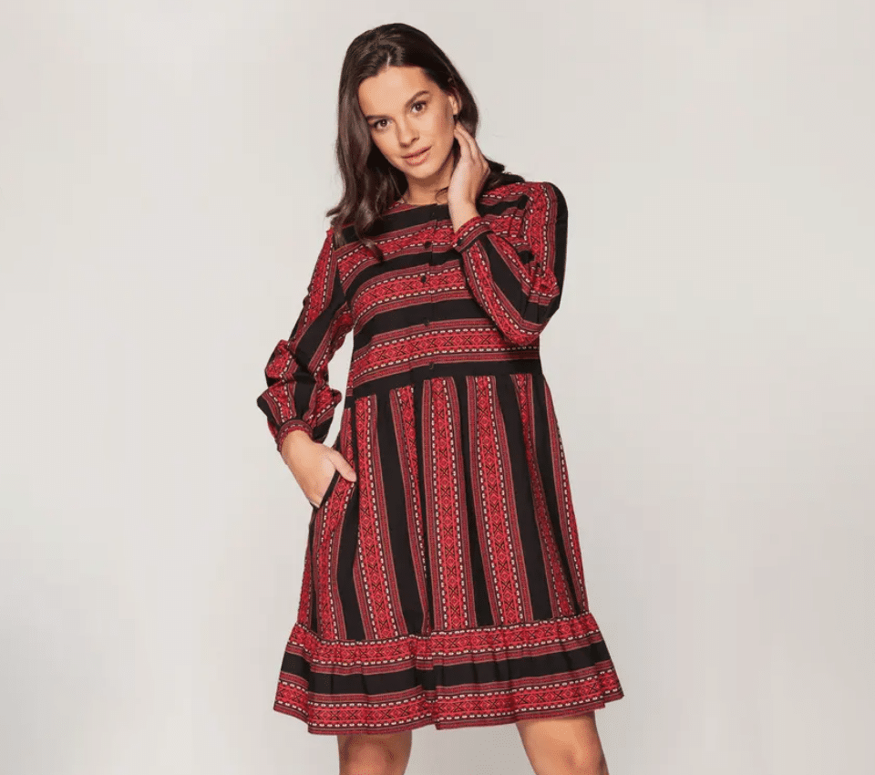 Wizualizacja kobiety w czerwonej sukience w geometryczne pasy