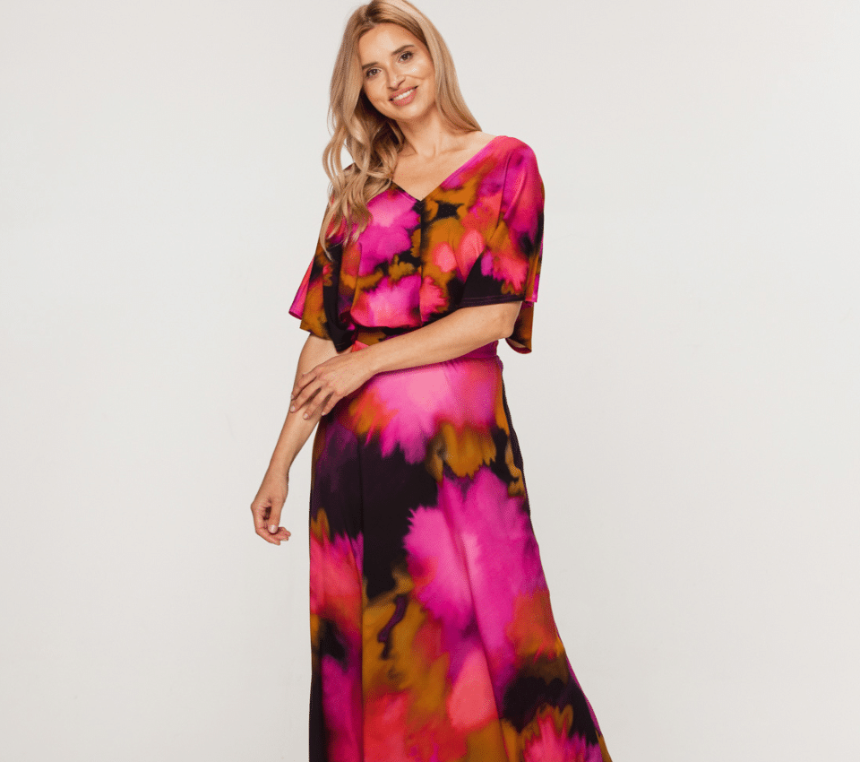 Wizualizacja kobiety w długiej sukience maxi w różowy i pomarańczowy wzór tie-dye