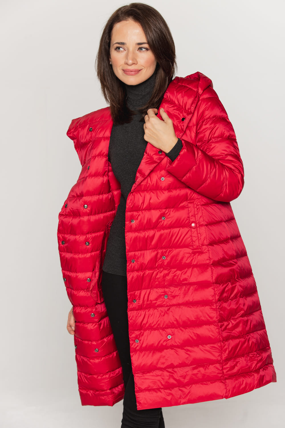 Dwurzędowy płaszcz damski w kolorze soczystej czerwieni
