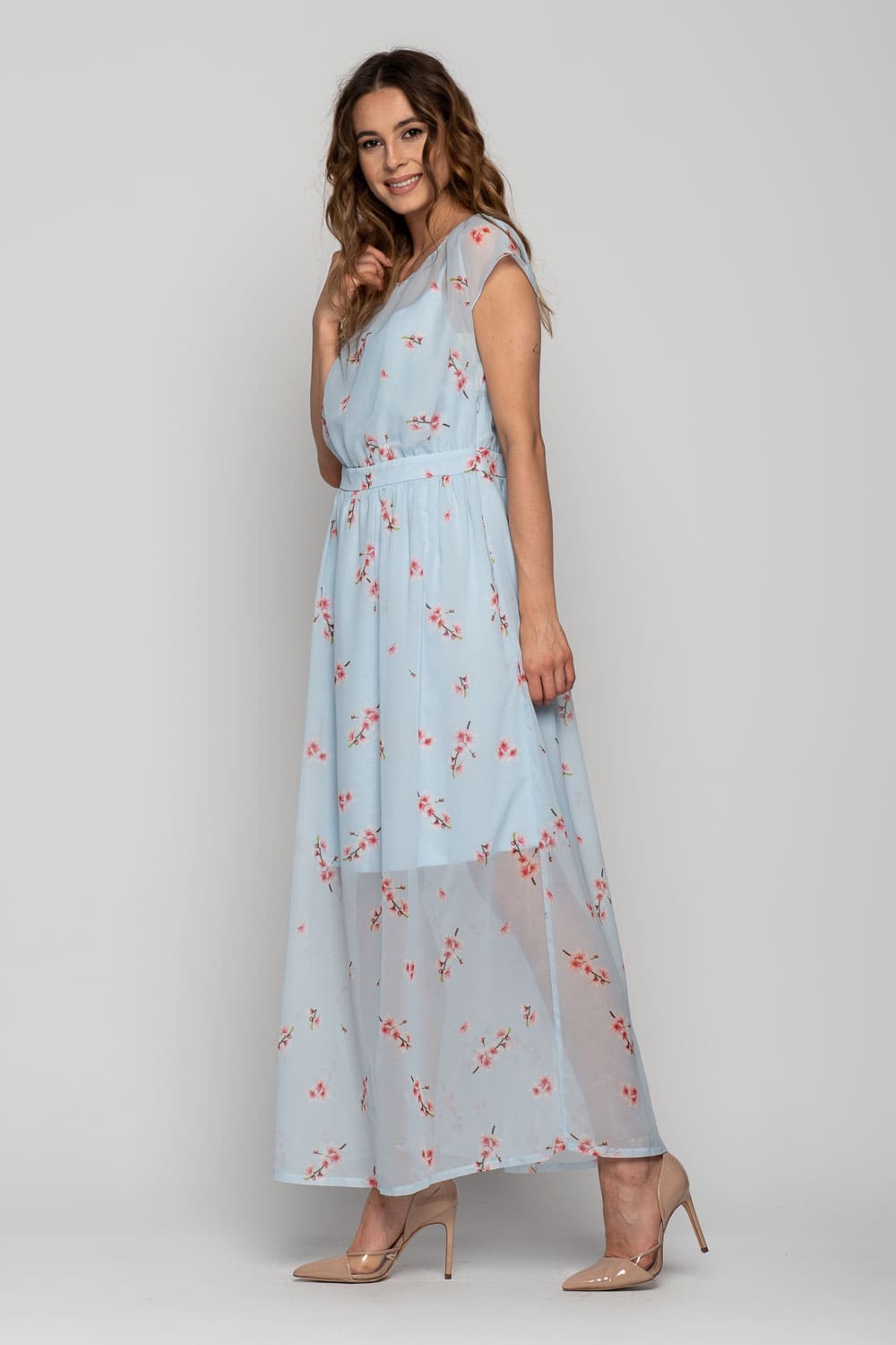 Szyfonowa sukienka w drobne kwiaty z gumową wstawką w talii