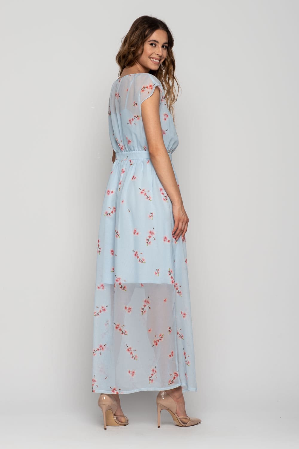 Szyfonowa sukienka w drobne kwiaty z gumową wstawką w talii