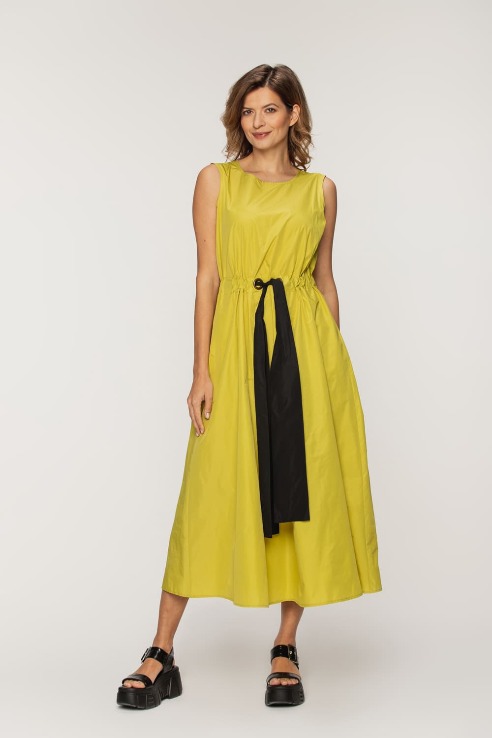Limonkowa sukienka z tafty