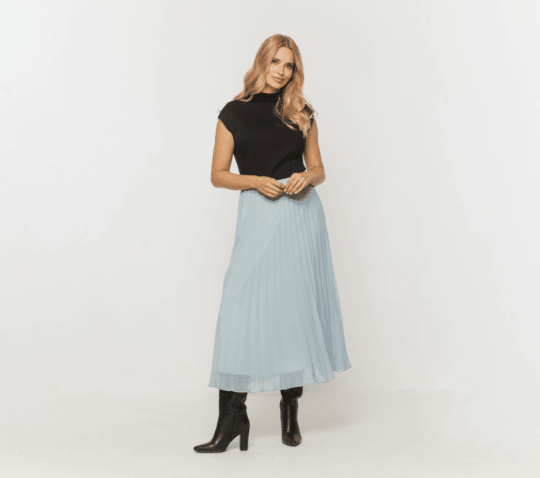 Wizualizacja kobiety w plisowanej spódnicy