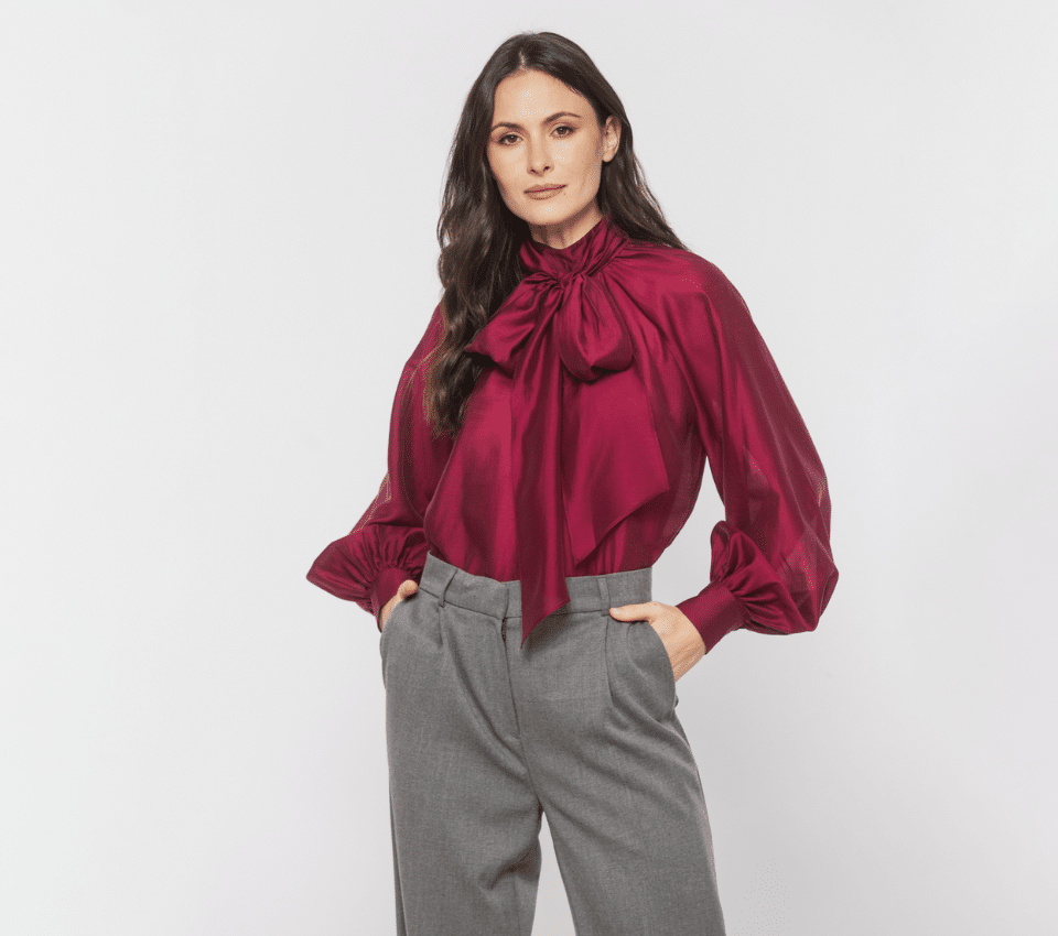 Wizualizacja kobiety w bordowej bluzce Bialcon