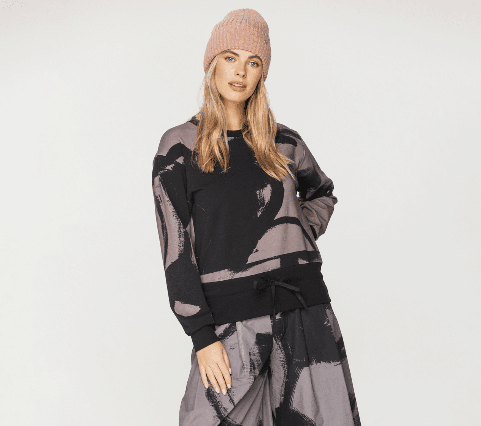 Wizualizacja kobiety w różowej czapce