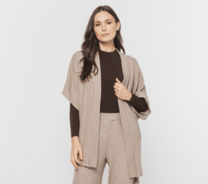 Wizualizacja kobiety w kardiganie Bialcon