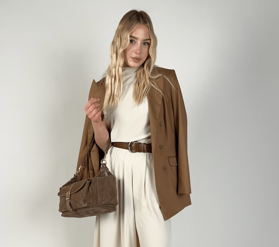 Wizualizacja kobiety w brązowej marynarce