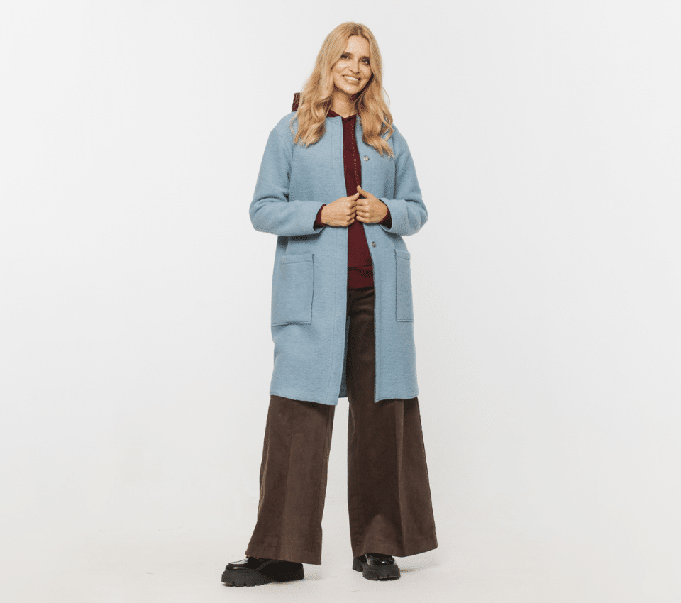 Wizualizacja kobiety w błękitnym płaszczu Bialcon