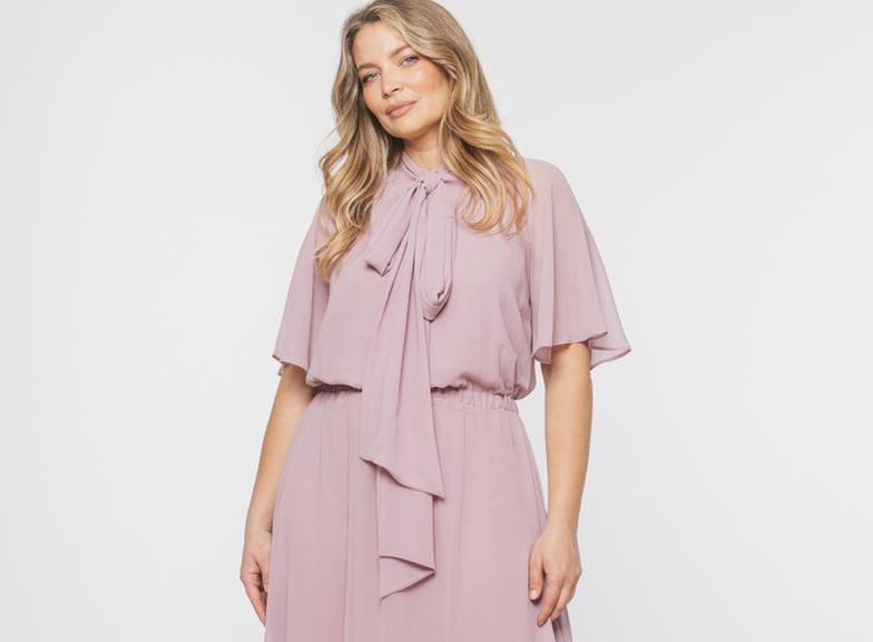 Sukienki wyszczuplające plus size – idealne modele XXL na wesele i specjalne okazje