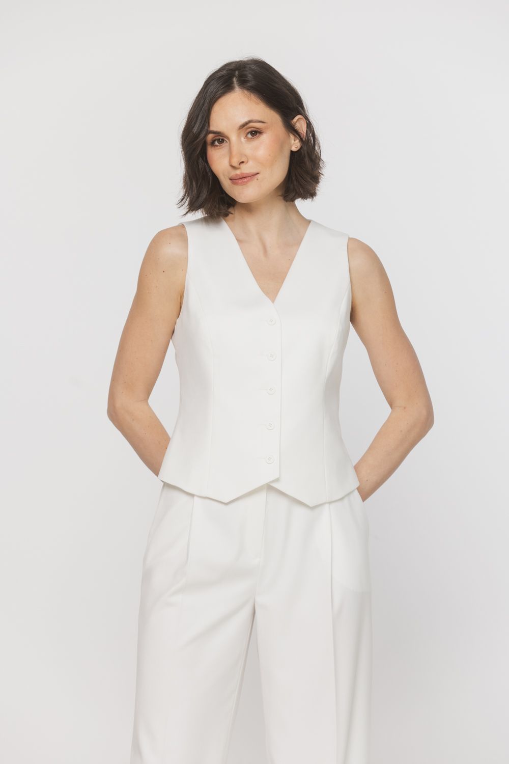 Elegancka kamizelka ecru w garniturowym stylu