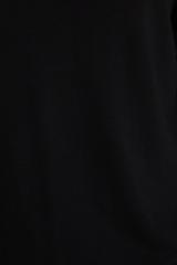 Czarna bluzka typu nietoperz z dekoltem w serek