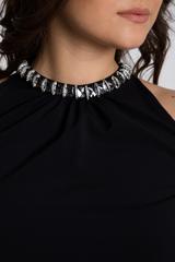 Elegancka czarna sukienka z marszczeniem w talii