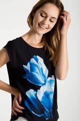 Czarna bluzka z tulipanem