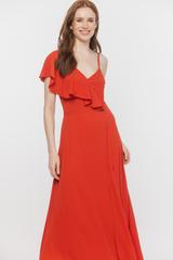 Asymetryczna rozkloszowana sukienka maxi z falbaną