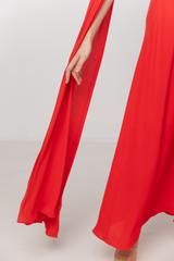 Asymetryczna sukienka ze zwiewnej czerwonej tkaniny