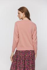 Bawełniany różowy sweterek o prostym fasonie