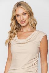 Beżowa bluzka z asymetrycznym drapowaniem