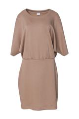 Beżowa dzianinowa sukienka z nietoperzowym rękawem