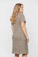 Beżowa sukienka w kratkę o prostym fasonie