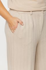 Beżowe spodnie w kant z dzianiny w jodełkę