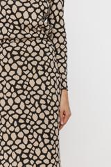 Beżowo-czarna dzianinowa spódnica za kolano