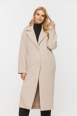 Beżowy płaszcz zapinany na dwa guziki
