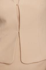 Beżowy żakiet z zapięciem na haftkę i rękawem 7/8