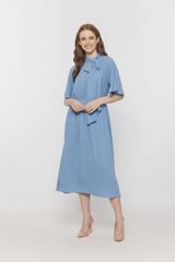 Błękitna zwiewna sukienka za kolano z żorżety