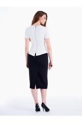 Bluzka ecru z baskinką i ozdobnym suwakiem z tyłu