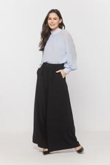 Zwiewna błękitna bluzka z bufiastymi rękawami