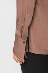 Bluzka w kolorze cappuccino z eleganckim mankietem