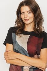 Czarny bawełniany t-shirt z artystyczną grafiką