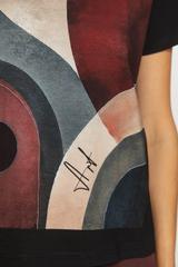 Czarny bawełniany t-shirt z artystyczną grafiką