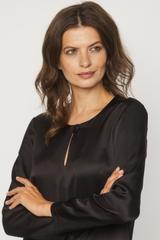 Bluzka z ozdobnym guzikiem przy dekolcie