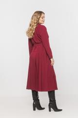 Bordowa sukienka midi z paskiem i zakładkami