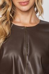 Brązowa krótka kamizelka z tkaniny skóropodobnej