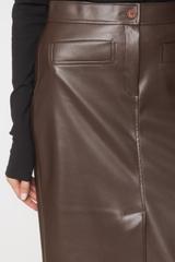 Brązowa ołówkowa spódnica ze skóry ekologicznej