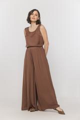 Brązowe lekkie spodnie o satynowym połysku