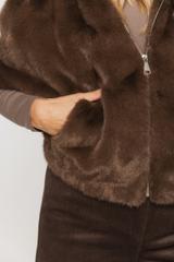 Brązowe miękkie futerko do pasa z rękawem 3/4