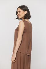 Brązowy luźny top o satynowym połysku