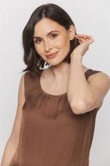 Brązowy luźny top o satynowym połysku