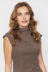 Brązowy półgolf bez rękawa z fakturowanej dzianiny