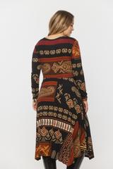 Codzienna sukienka z dzianiny w brązowej tonacji