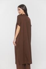 Codzienna wygodna narzutka z brązowej dzianiny