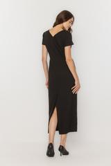 Czarna długa sukienka z zaszewkami i podszewką