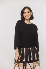 Czarna dzianinowa bluzka o luźnym kroju