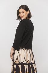 Czarna dzianinowa bluzka o luźnym kroju