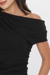 Czarna dzianinowa bluzka z marszczeniem i dekoltem woda